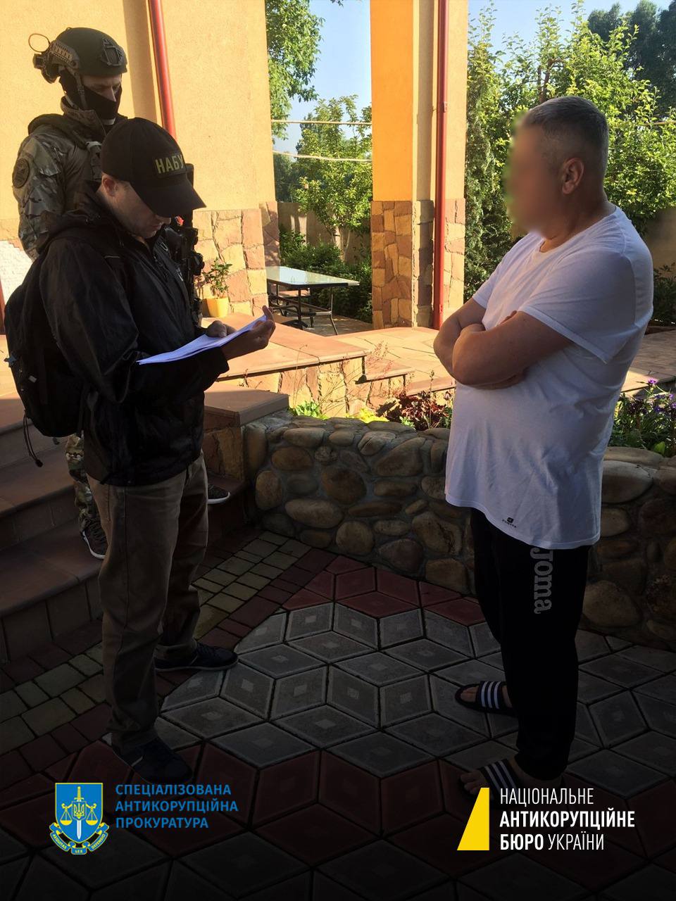 Новини Хмельницького - фото з У Тернополі взяли “на гарячому” голову облради та двох заступників ОВА. Вони просили 1,8 мільйона гривень хабаря