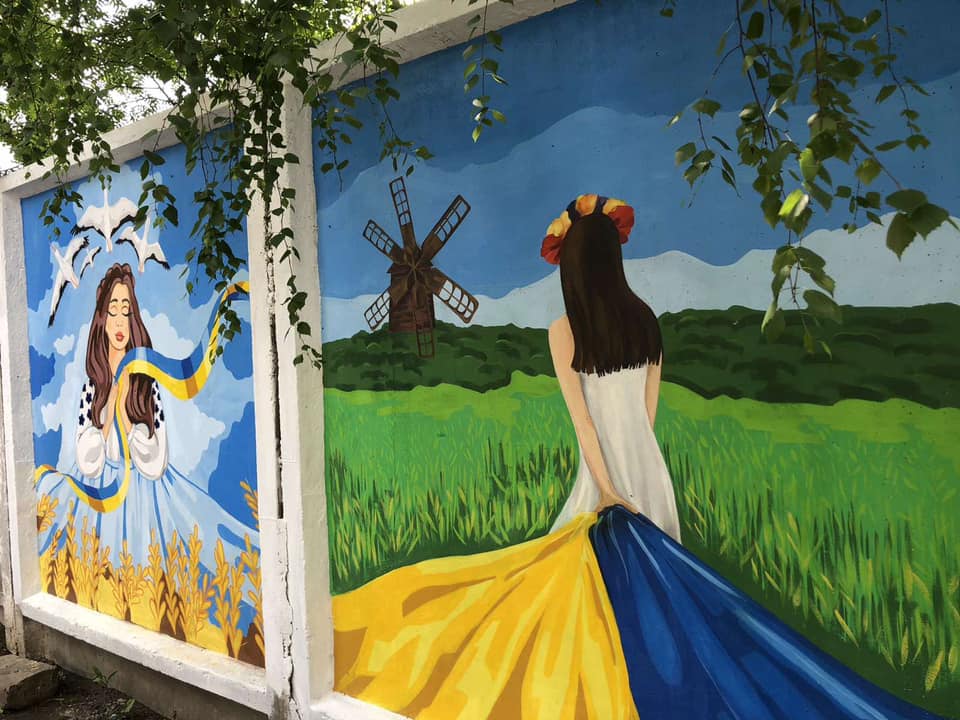 Новини Хмельницького - фото з Територію до “Електротрансу” прикрасили патріотичними муралами (ФОТО)