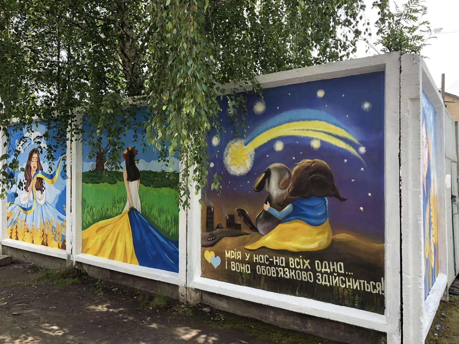 Новини Хмельницького - фото з Територію до “Електротрансу” прикрасили патріотичними муралами (ФОТО)