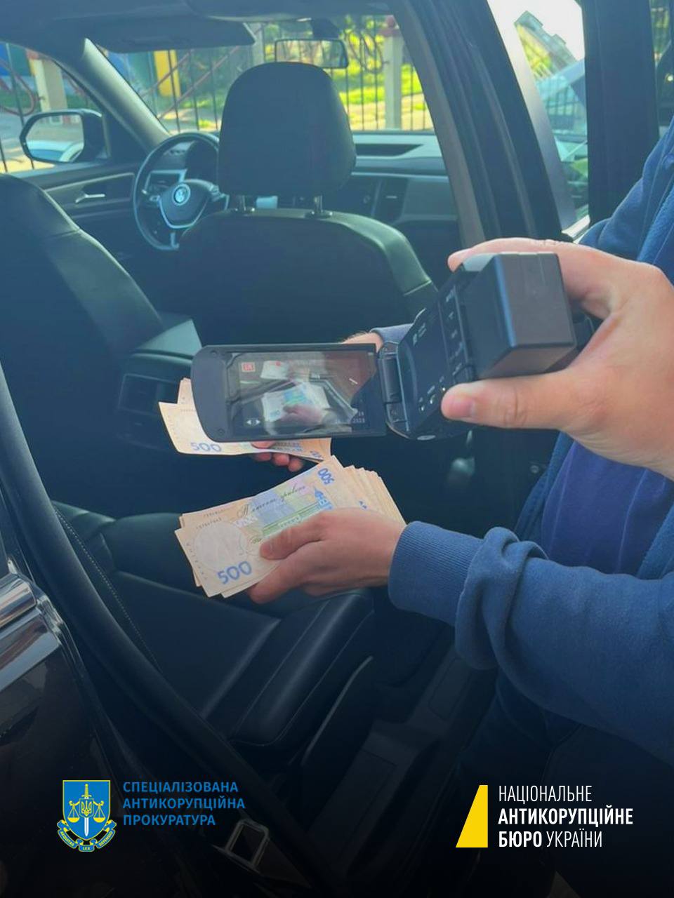 Новини Хмельницького - фото з У Тернополі взяли “на гарячому” голову облради та двох заступників ОВА. Вони просили 1,8 мільйона гривень хабаря