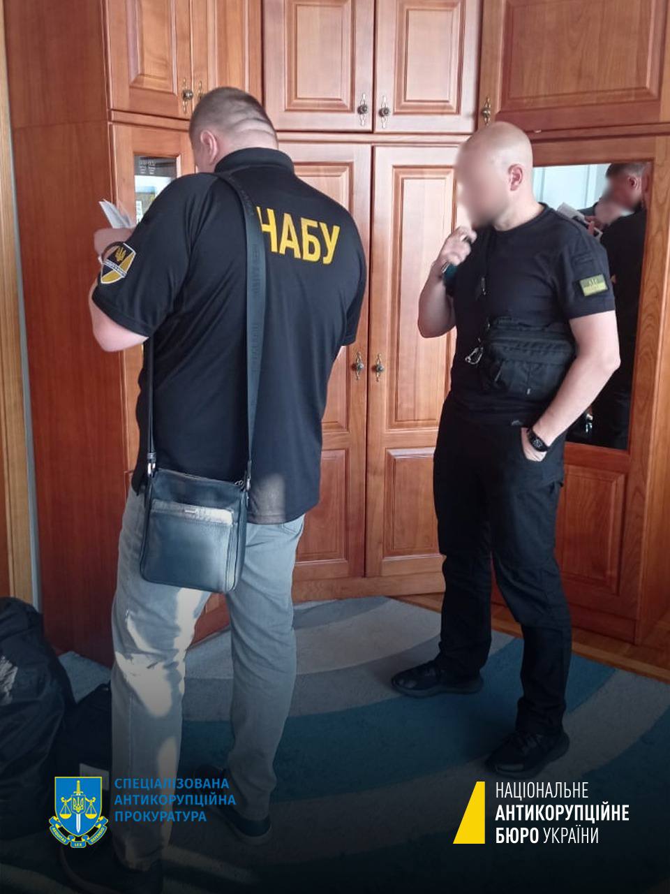 Новини Хмельницького - фото з У Тернополі взяли “на гарячому” голову облради та двох заступників ОВА. Вони просили 1,8 мільйона гривень хабаря