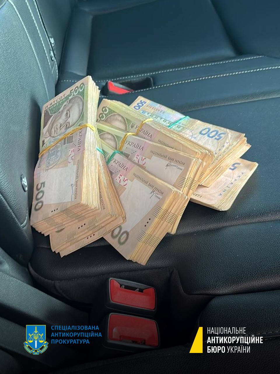 Новини Хмельницького - фото з У Тернополі взяли “на гарячому” голову облради та двох заступників ОВА. Вони просили 1,8 мільйона гривень хабаря