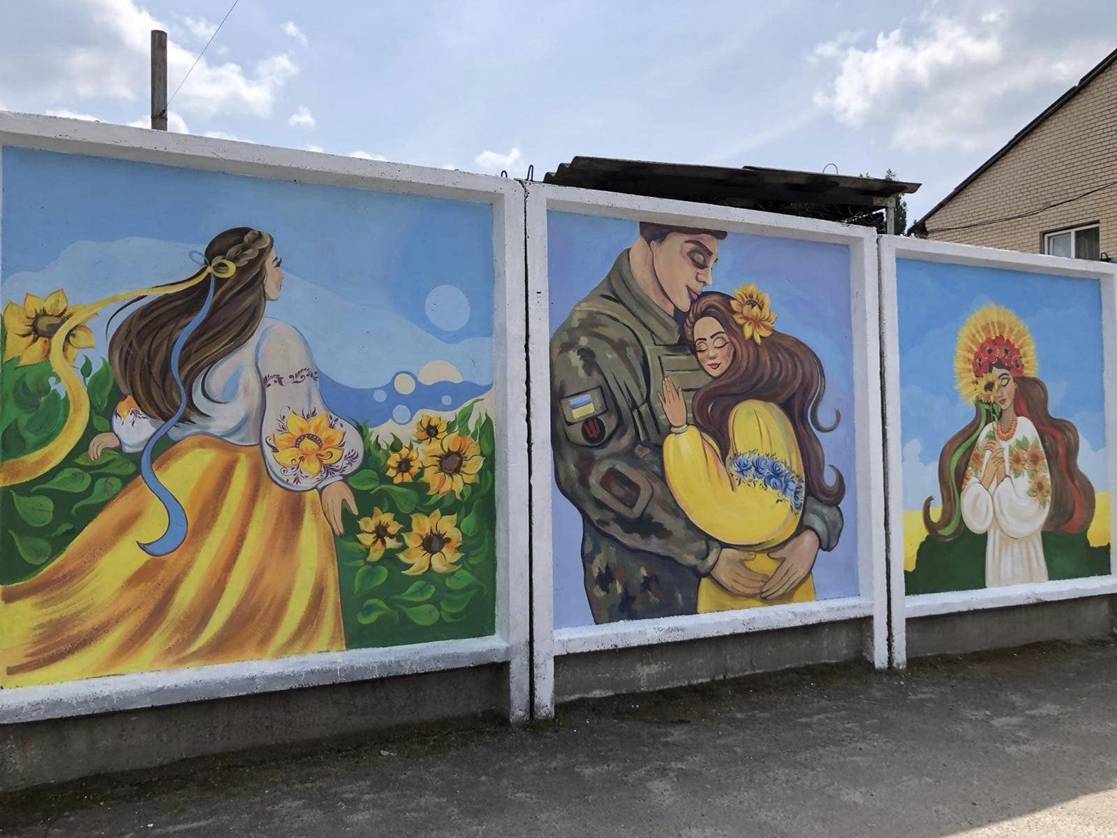 Новини Хмельницького - фото з Територію до “Електротрансу” прикрасили патріотичними муралами (ФОТО)