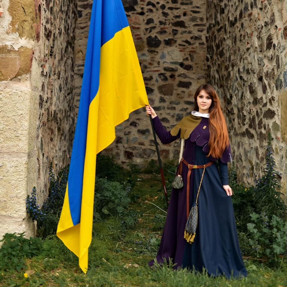 Новини Хмельницького - фото з 7 історій жінок з Хмельниччини, чиї життя забрала війна Возможно, это изображение 1 человек и замок