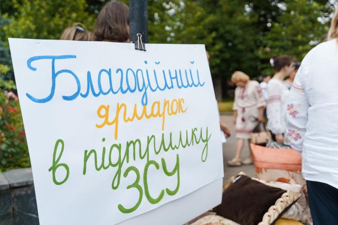 Новини Вінниці - фото з Розпочали з танцю. На Європейській площі провели благодійний ярмарок на підтримку ЗСУ