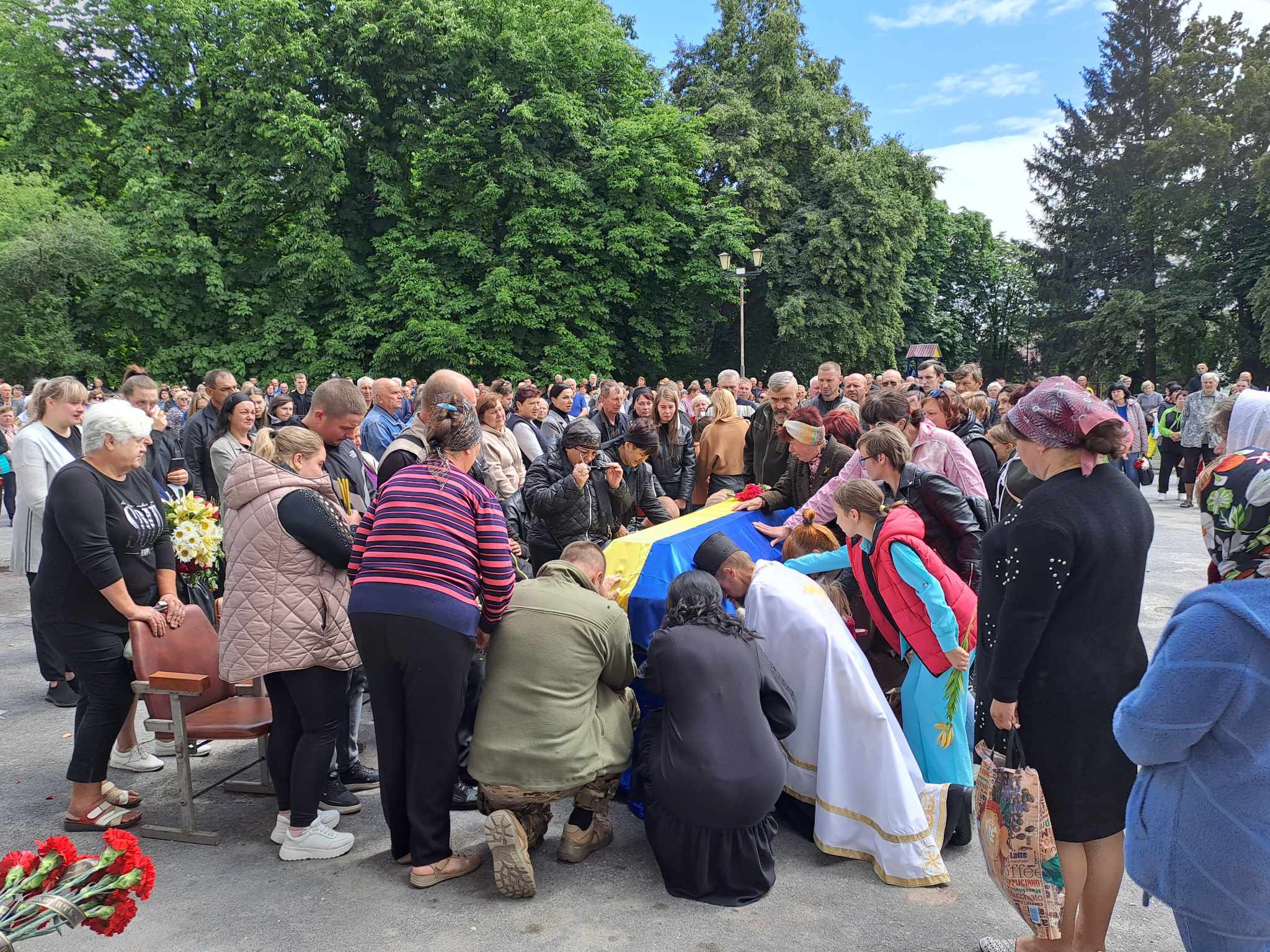 Новини Козятина - фото з Глуховецька громада провела в останню дорогу Героя Юрія Кратюка