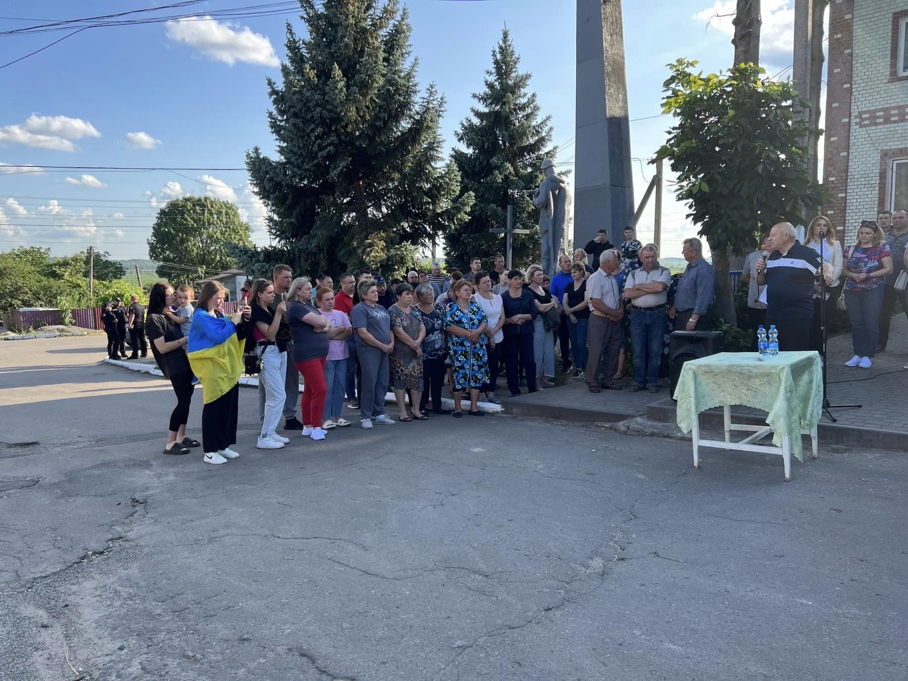 Новини Хмельницького - фото з Двісті п’ятдесят людей голосували за перехід храму до ПЦУ у Красилівській громаді. Священник не підтримав рішення