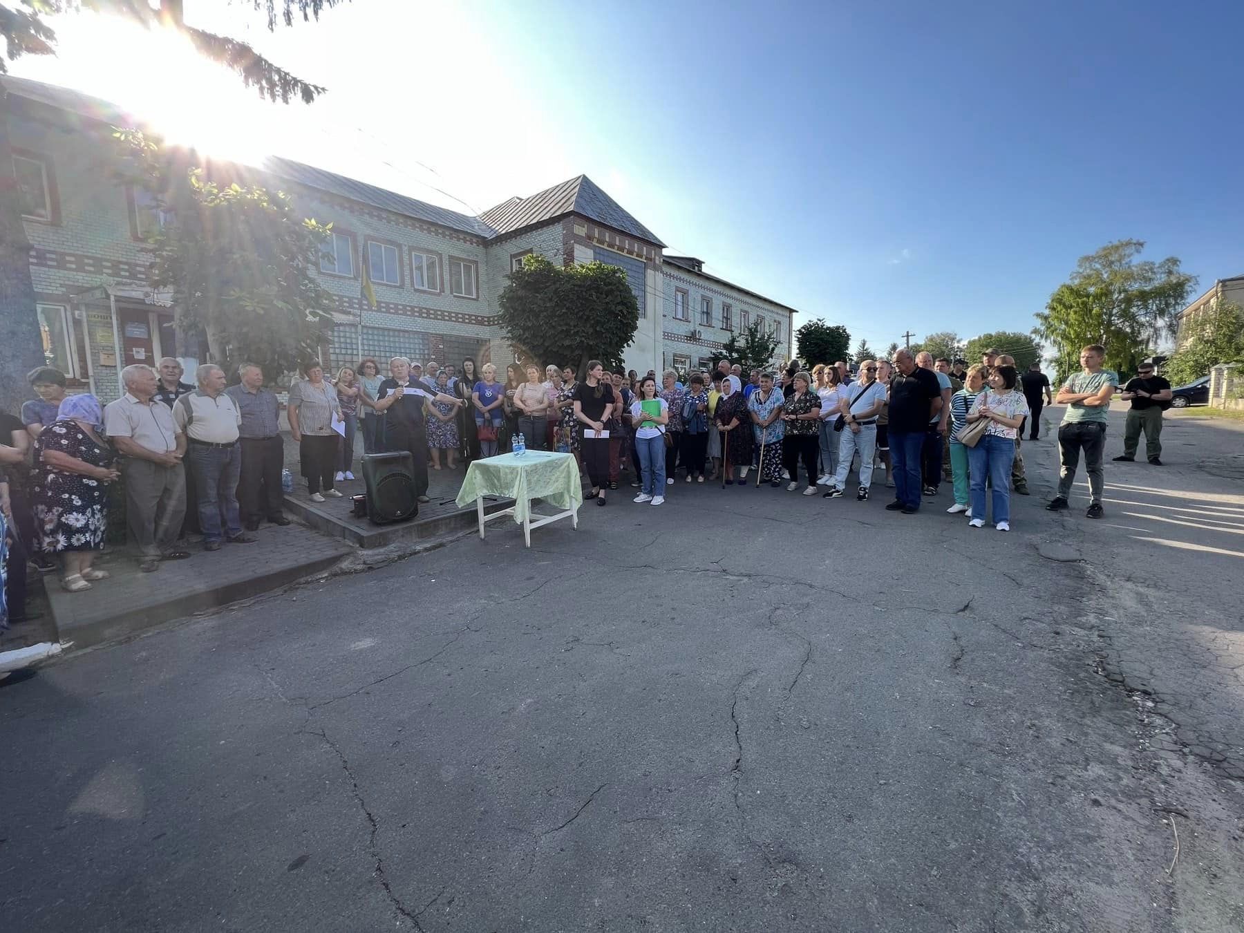 Новини Хмельницького - фото з Двісті п’ятдесят людей голосували за перехід храму до ПЦУ у Красилівській громаді. Священник не підтримав рішення