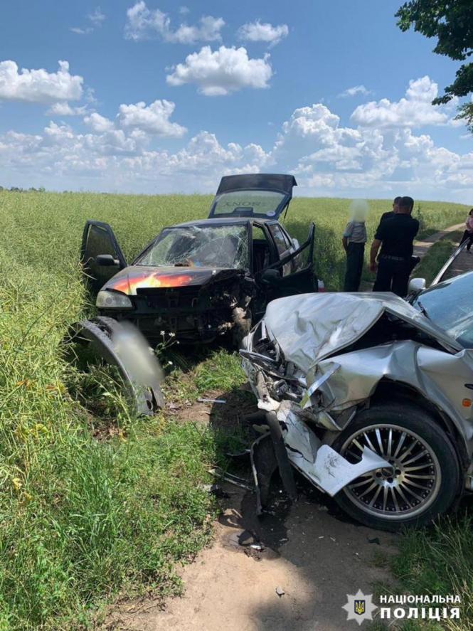 Новини Вінниці - фото з Розтрощені автівки на польовій дорозі: у Погребищенській громаді не розминулися дві машини