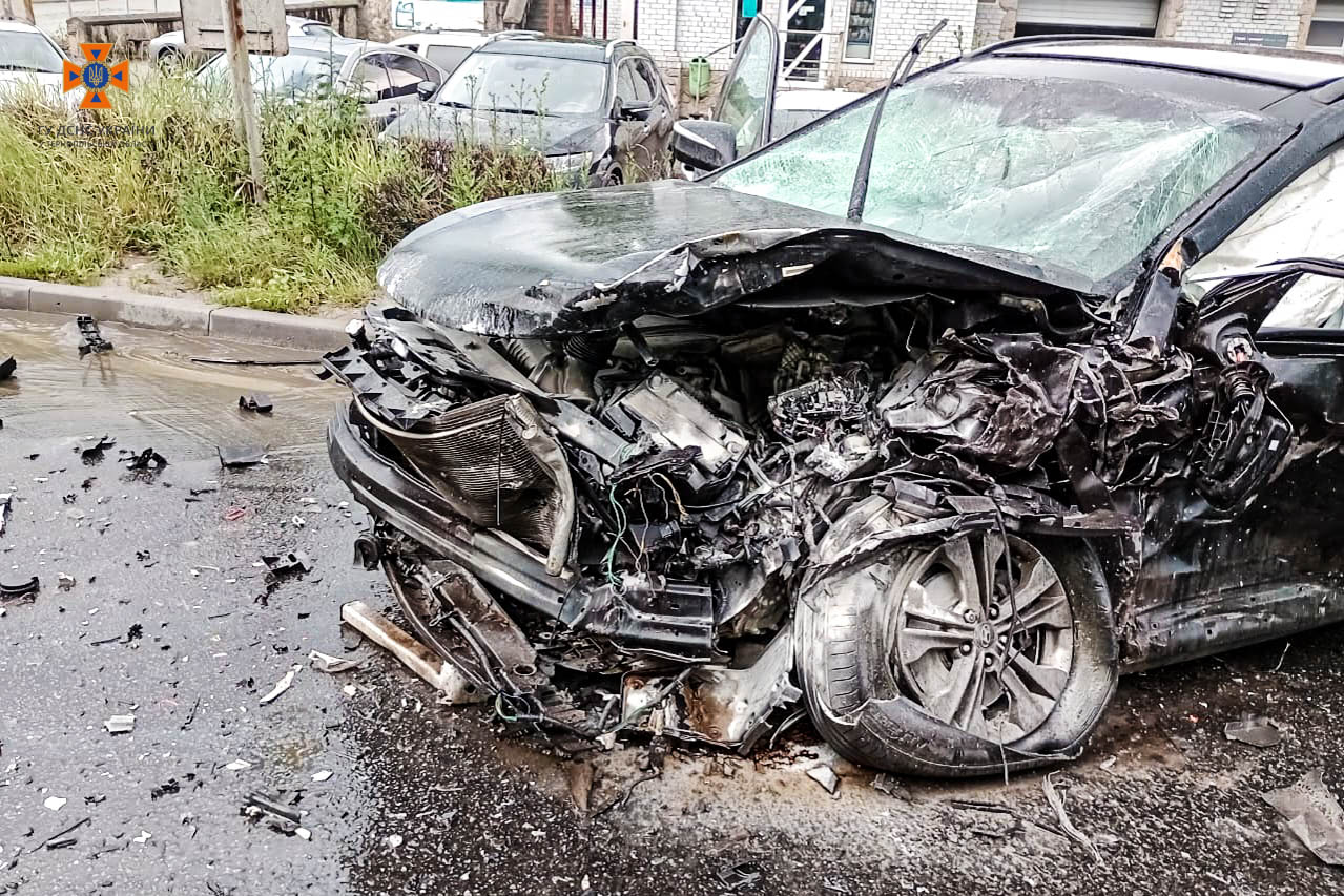 На зображенні може бути: автомобіль