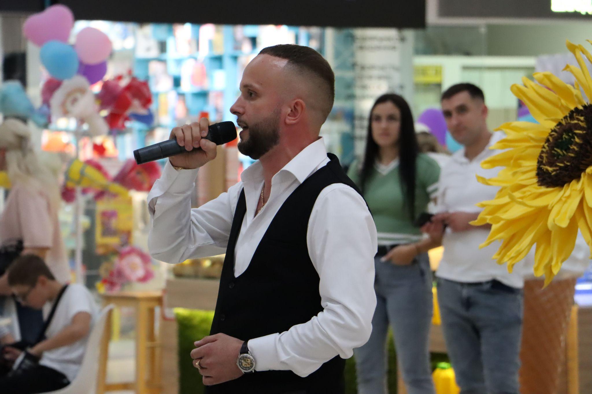 Новини Тернополя - фото з На благодійному концерті у Тернополі збирали гроші на «пташку» для ЗСУ: фоторепортаж