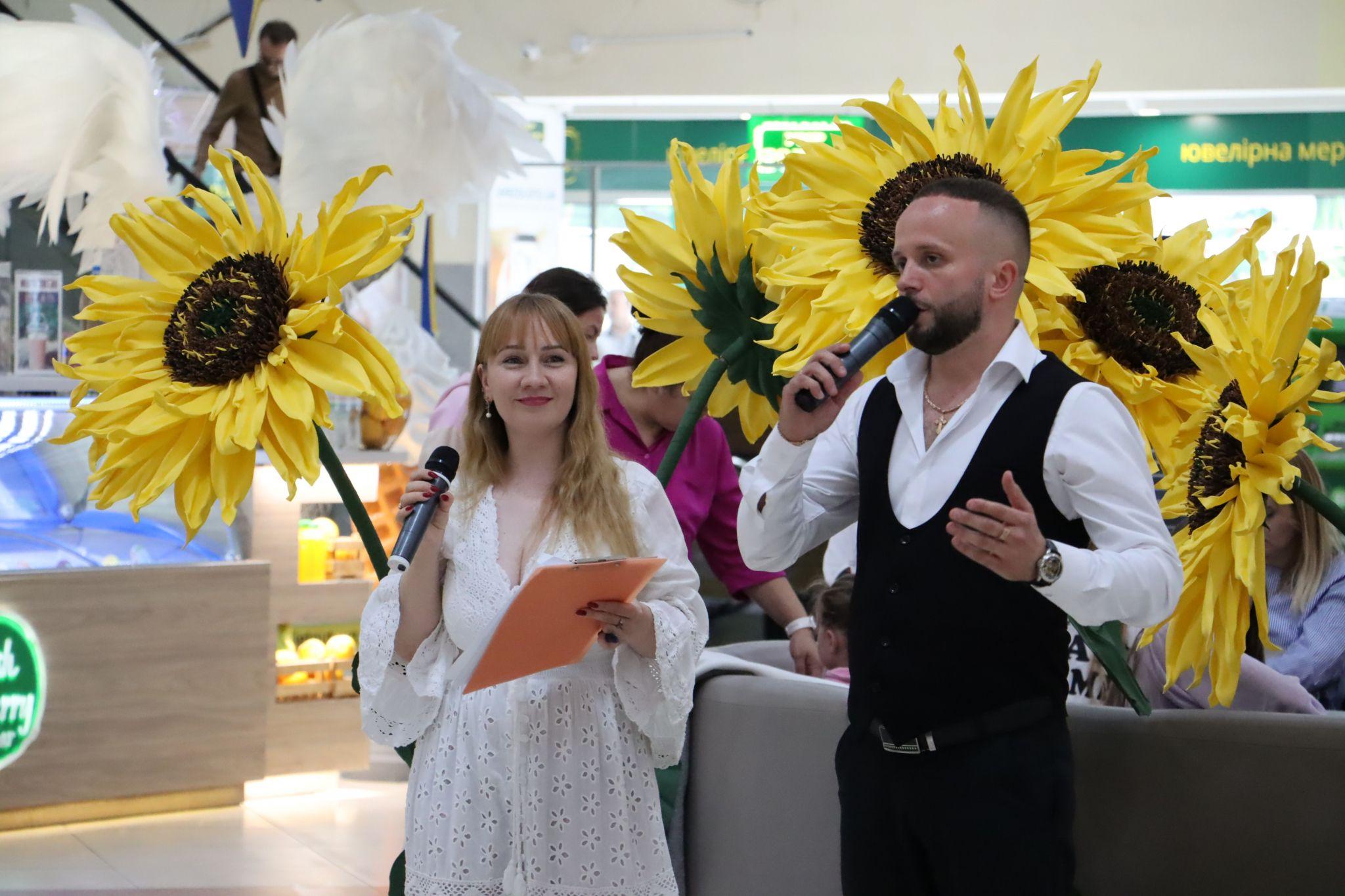 Новини Тернополя - фото з На благодійному концерті у Тернополі збирали гроші на «пташку» для ЗСУ: фоторепортаж