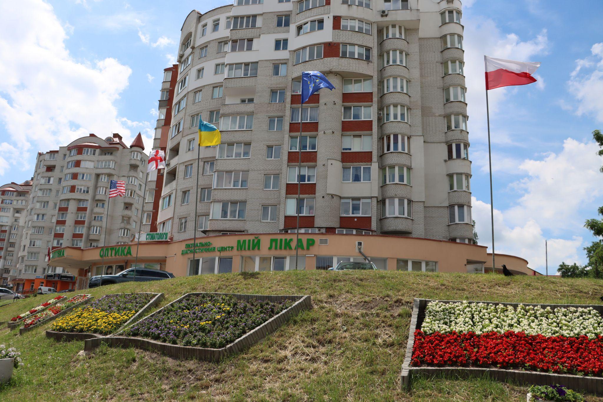 Новини Тернополя - фото з «Європейські» стяги квітнуть на Коновальця: фото дня