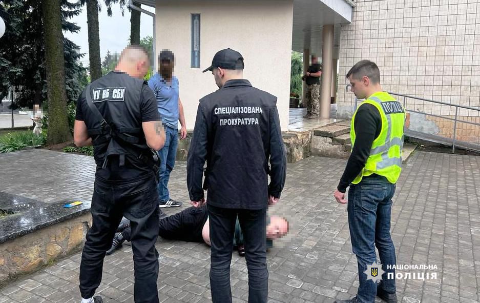 Новини Вінниці - фото з «Контррозвідник» наживався на поранених бійцях — поліція та СБУ викрили зловмисника