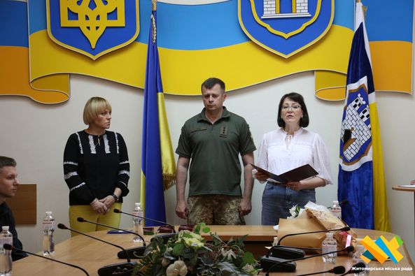 Новини Житомира - фото з Рідним загиблих захисників вручили посмертні нагороди Героїв