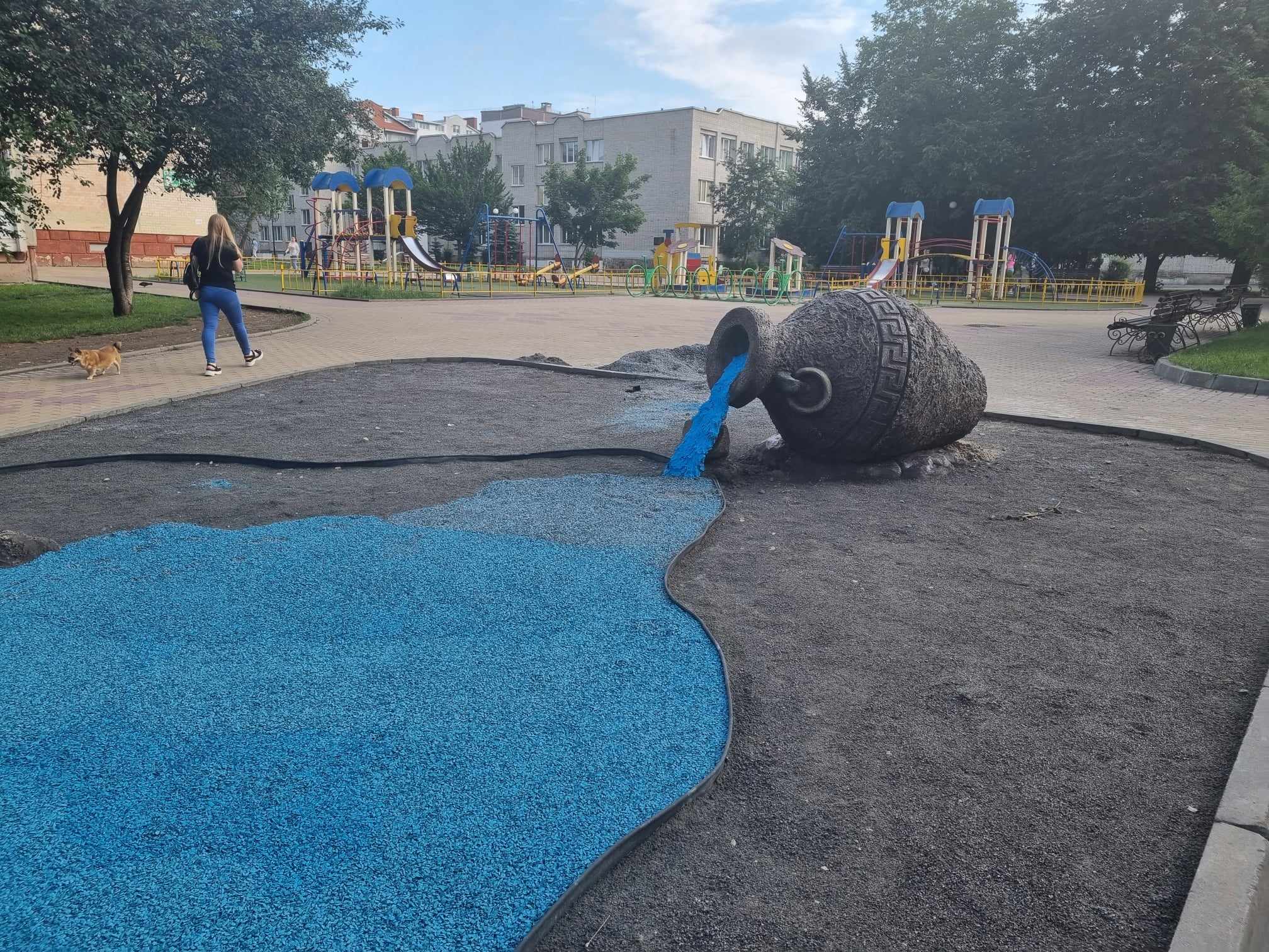 Новини Тернополя - фото з На бульварі Вишневецького облаштовують клумбу з «кам’яною річкою». Ми дізналися, яка її вартість