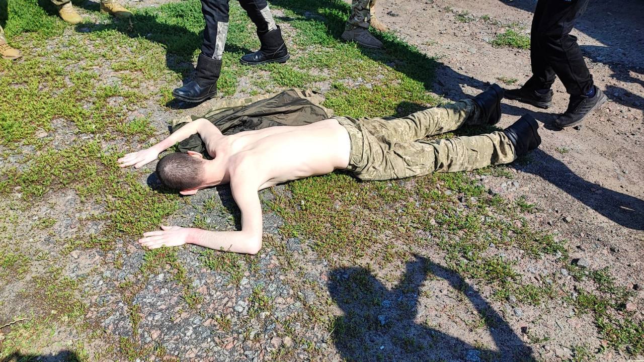 Новини Хмельницького - фото з Обмін полоненими: додому повернулися 45 військових та двоє дітей, яких вивезли до росії