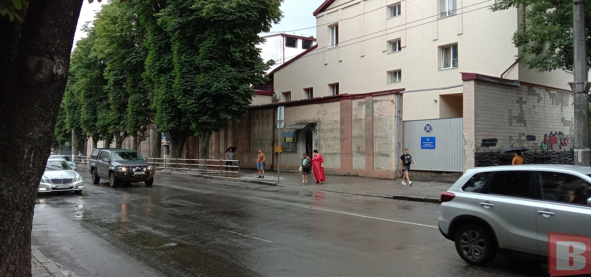 Новини Хмельницького - фото з Стіну СІЗО на Кам’янецькій почистили від реклами. Якою ви б хотіли її бачити?
