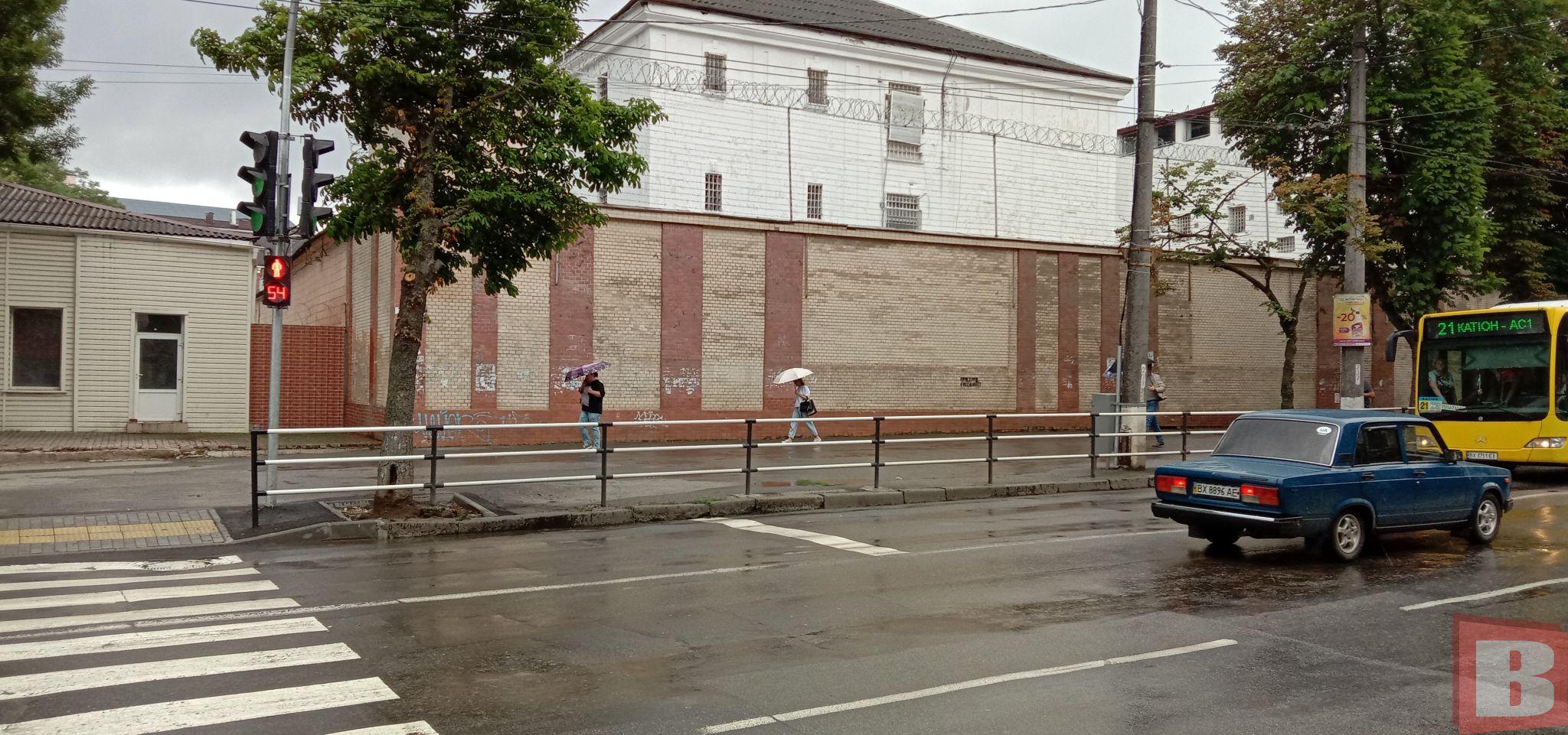 Новини Хмельницького - фото з Стіну СІЗО на Кам’янецькій почистили від реклами. Якою ви б хотіли її бачити?
