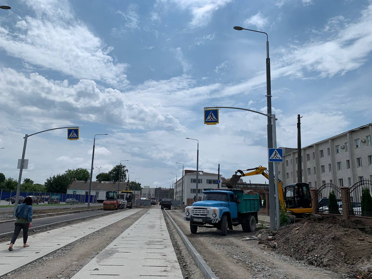 Новини Вінниці - фото з На Батозькій укладають трамвайні колії та асфальтують дорогу. Як виглядає вулиця