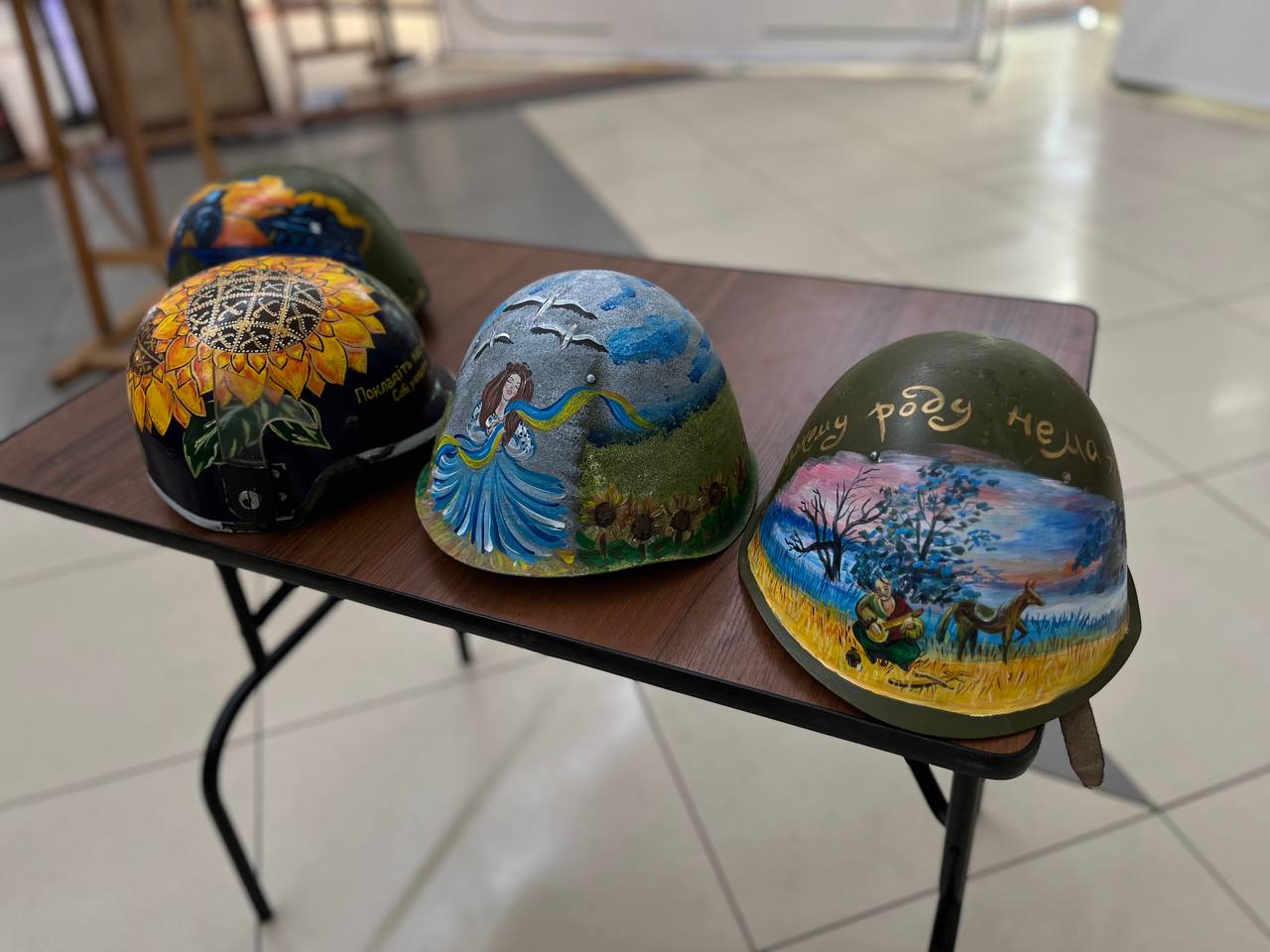 Новини Тернополя - фото з Перетворює залишки зброї на мистецтво: як тернополянка  Лілія Войцеховська допомагає захисникам