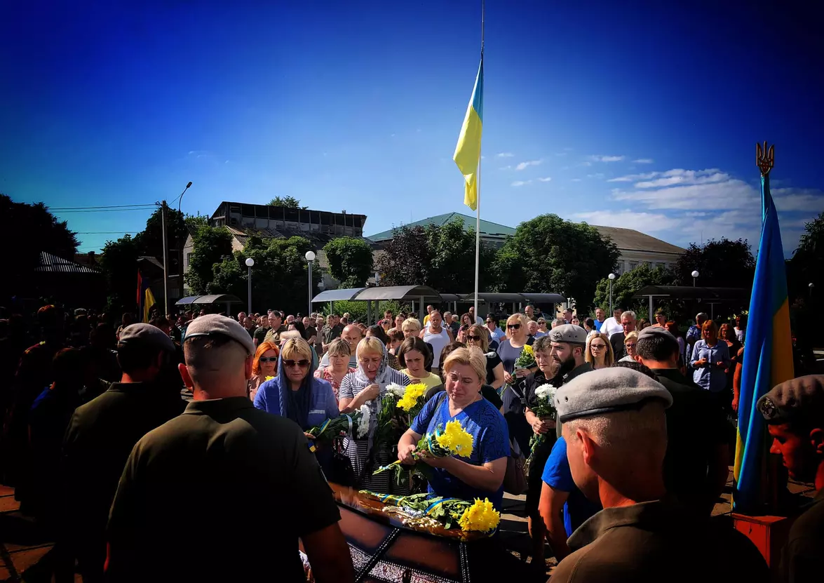 Новини Хмельницького - фото з Зеленський посмертно присвоїв звання Героя України спецпризначенцю Сові-Лісовцю