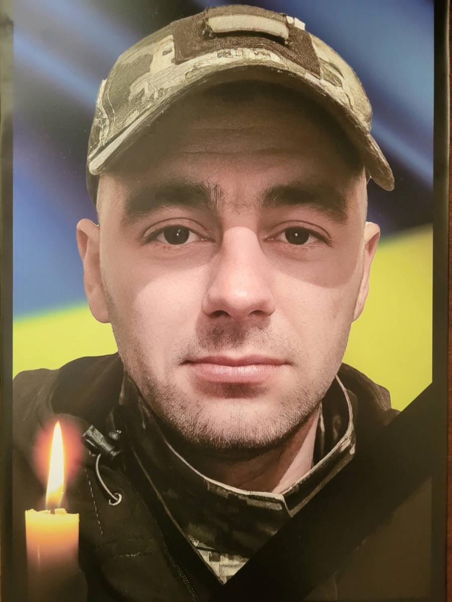 Новини Тернополя - фото з На щиті повертається до рідного Нараїва захисник Віталій Гнетило