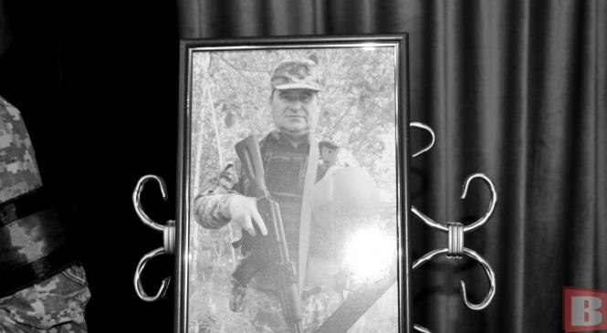 Новини Хмельницького - фото з “Хотів змінити країну на краще”. У Хмельницькому попрощались із сержантом Олегом Богачем