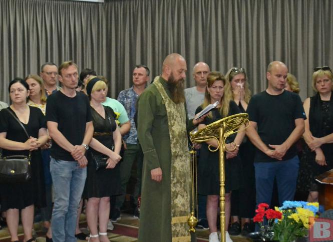 Новини Хмельницького - фото з “Хотів змінити країну на краще”. У Хмельницькому попрощались із сержантом Олегом Богачем