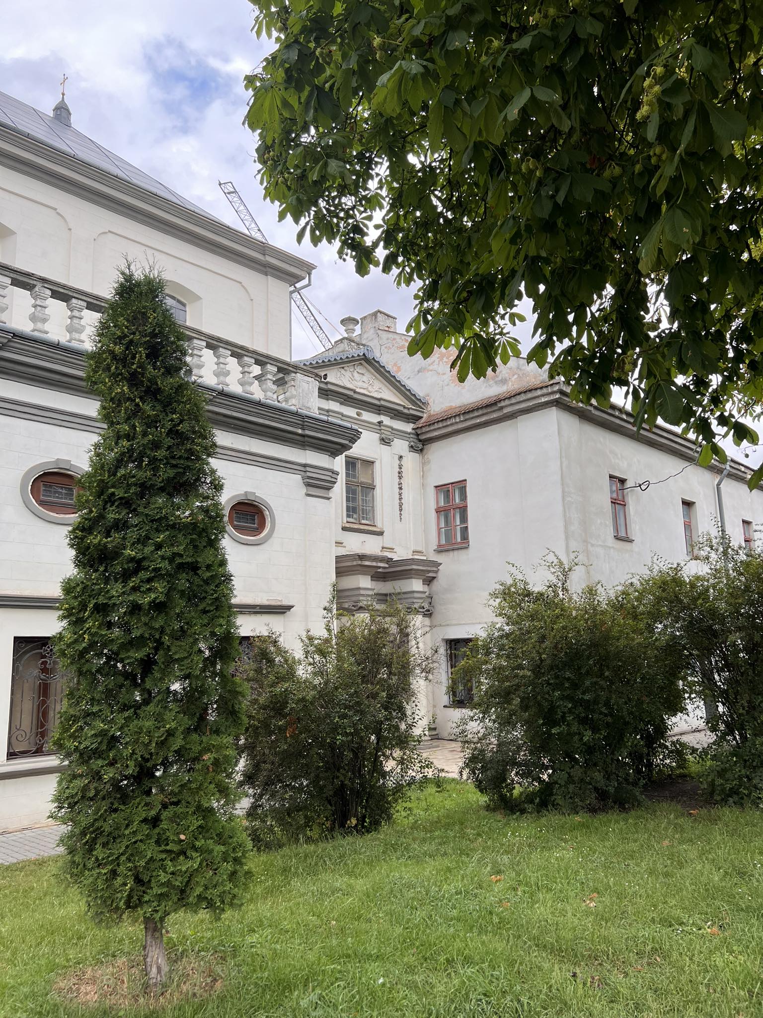 Новини Тернополя - фото з Обговорень щодо реставрації на території Катедри не проводили. Чому роблять усе тишком-нишком?