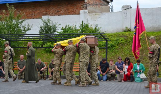 Новини Хмельницького - фото з “Хотів змінити країну на краще”. У Хмельницькому попрощались із сержантом Олегом Богачем