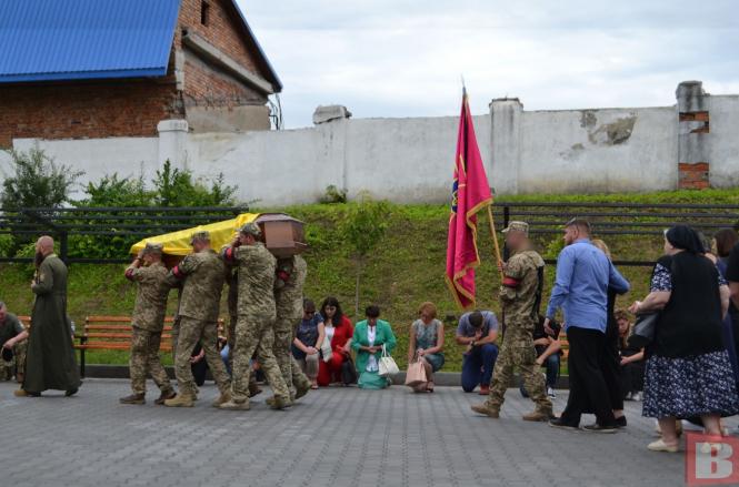 Новини Хмельницького - фото з “Хотів змінити країну на краще”. У Хмельницькому попрощались із сержантом Олегом Богачем