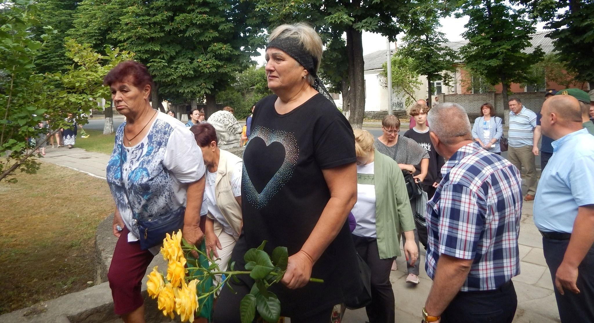 Новини Вінниці - фото з «Боже, як далі жити з цим болем?». Галерею пам’яті про полеглих Героїв відкрили у Ямполі