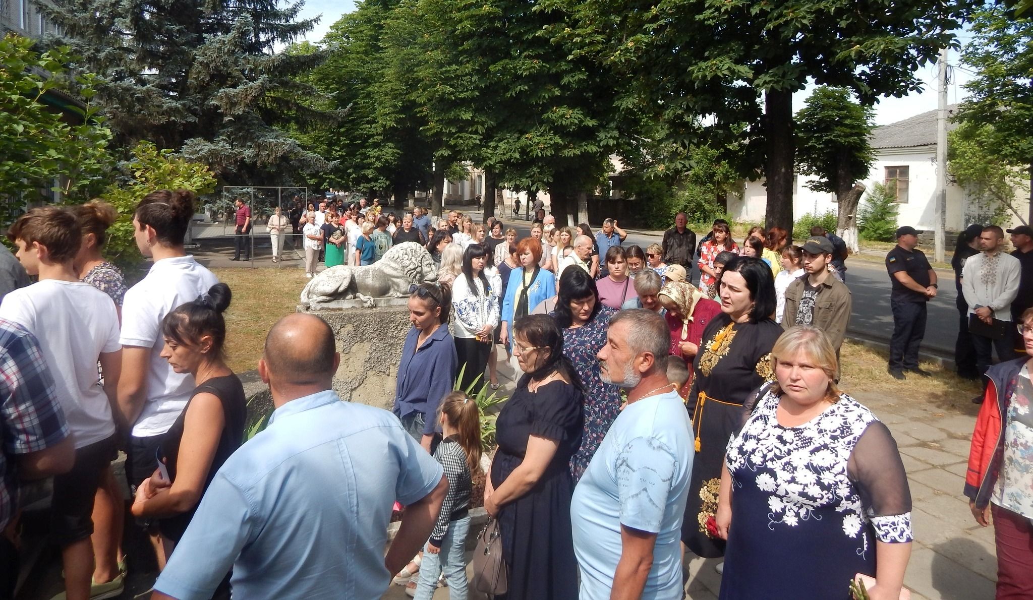 Новини Вінниці - фото з «Боже, як далі жити з цим болем?». Галерею пам’яті про полеглих Героїв відкрили у Ямполі