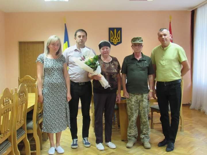 Новини Тернополя - фото з Родині загиблого Героя з Тернопільщини вручили почесну відзнаку Головнокомандувача ЗСУ