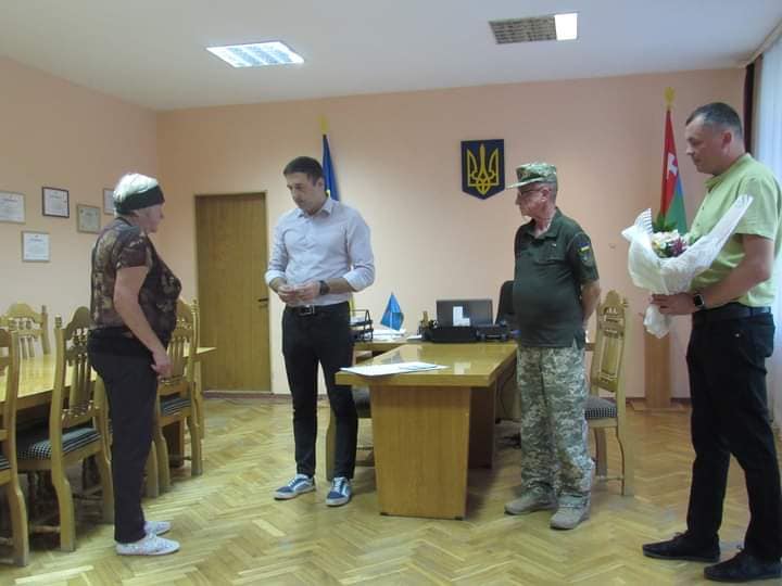 Новини Тернополя - фото з Родині загиблого Героя з Тернопільщини вручили почесну відзнаку Головнокомандувача ЗСУ