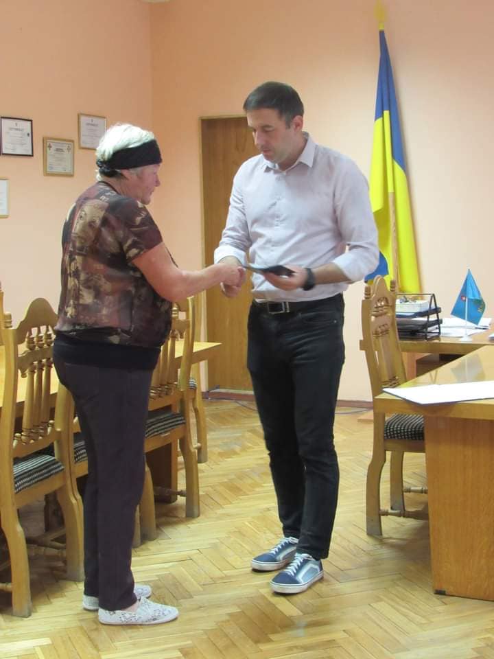 Новини Тернополя - фото з Родині загиблого Героя з Тернопільщини вручили почесну відзнаку Головнокомандувача ЗСУ