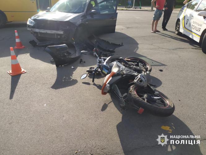 Новини Вінниці - фото з На Юності у ДТП постраждав мотоцикліст, а на Пирогова — 12-річна дівчинка