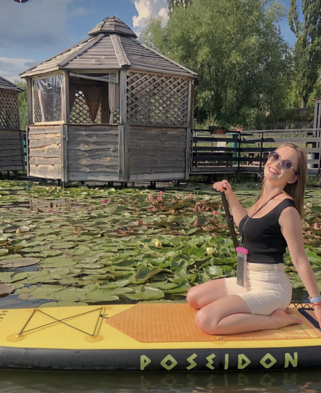 Новини Вінниці - фото з Водяні лілії біля «Вінницької реберні» — окраса Південного Бугу чи інвазійний вид? Ми дізналися, чи можуть нашкодити німфеї водоймі (новини компаній)