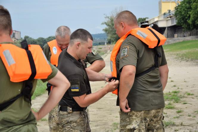 Новини Вінниці - фото з Для прикордонників провели навчання на Дністрі. Фото з тренування