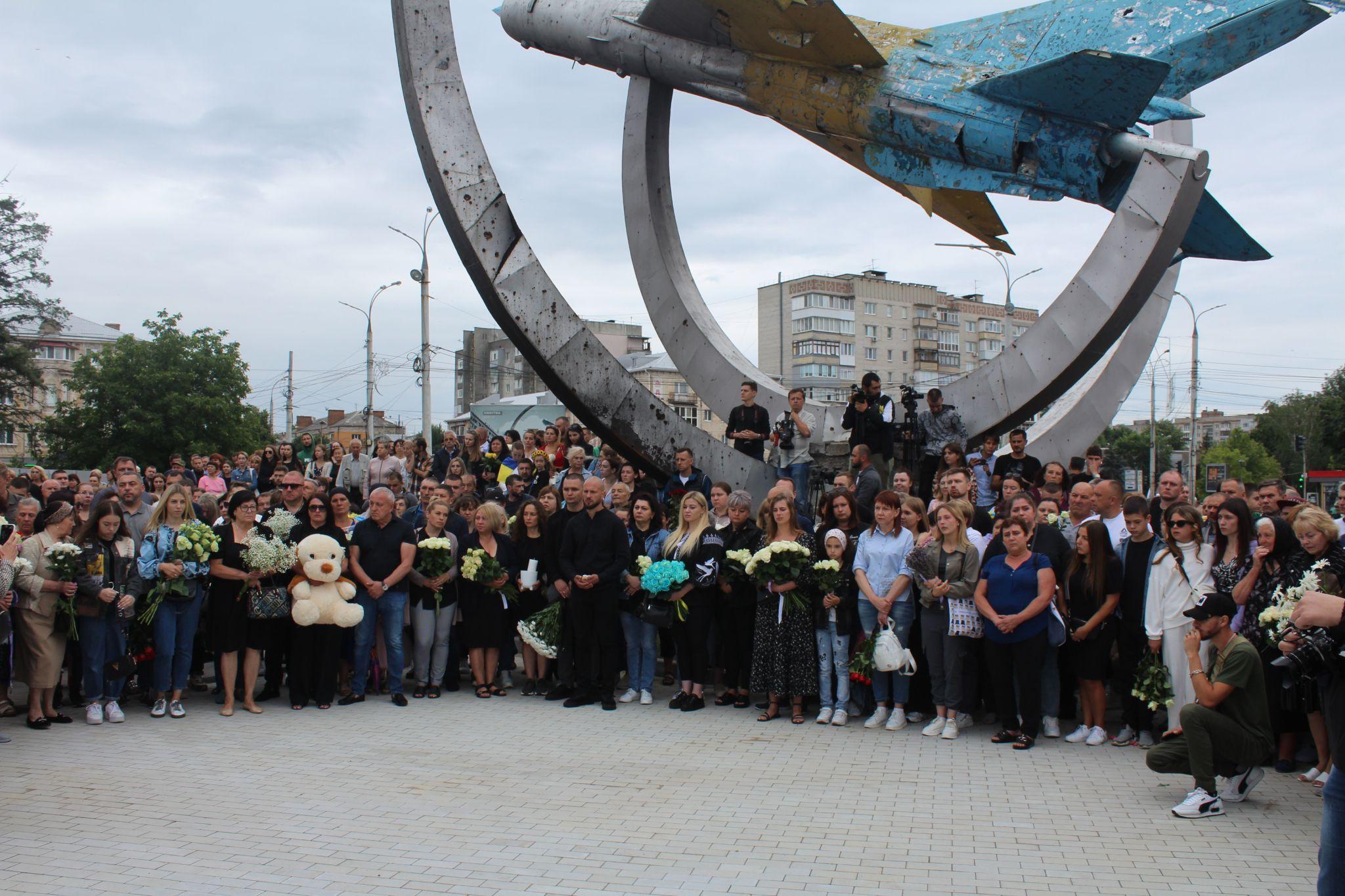 Новини Вінниці - фото з «Це наше спільне горе»: у Вінниці відкрили стелу пам'яті жертвам теракту 14 липня