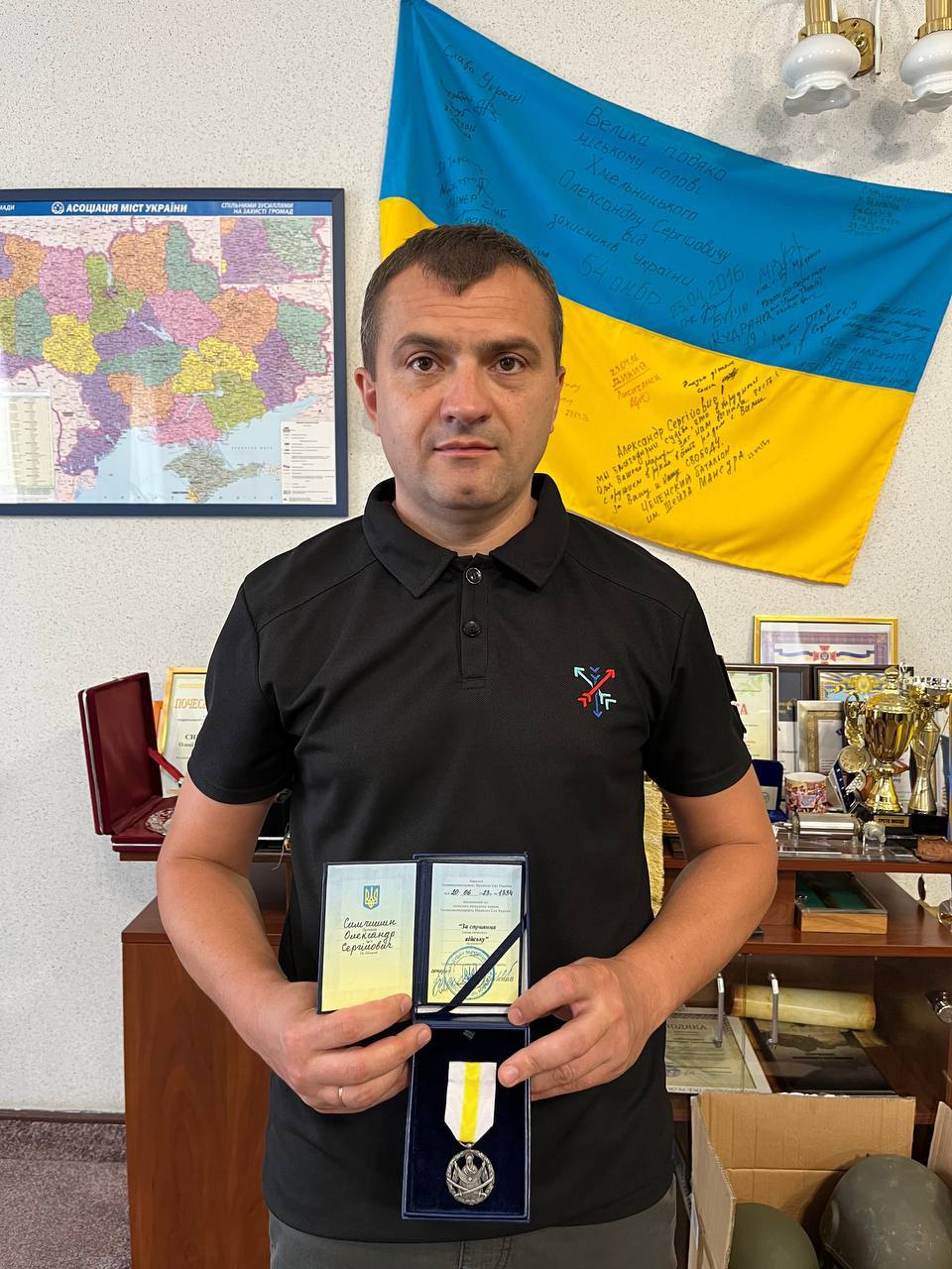 Новини Хмельницького - фото з Залужний нагородив Симчишина почесною відзнакою Міноборони