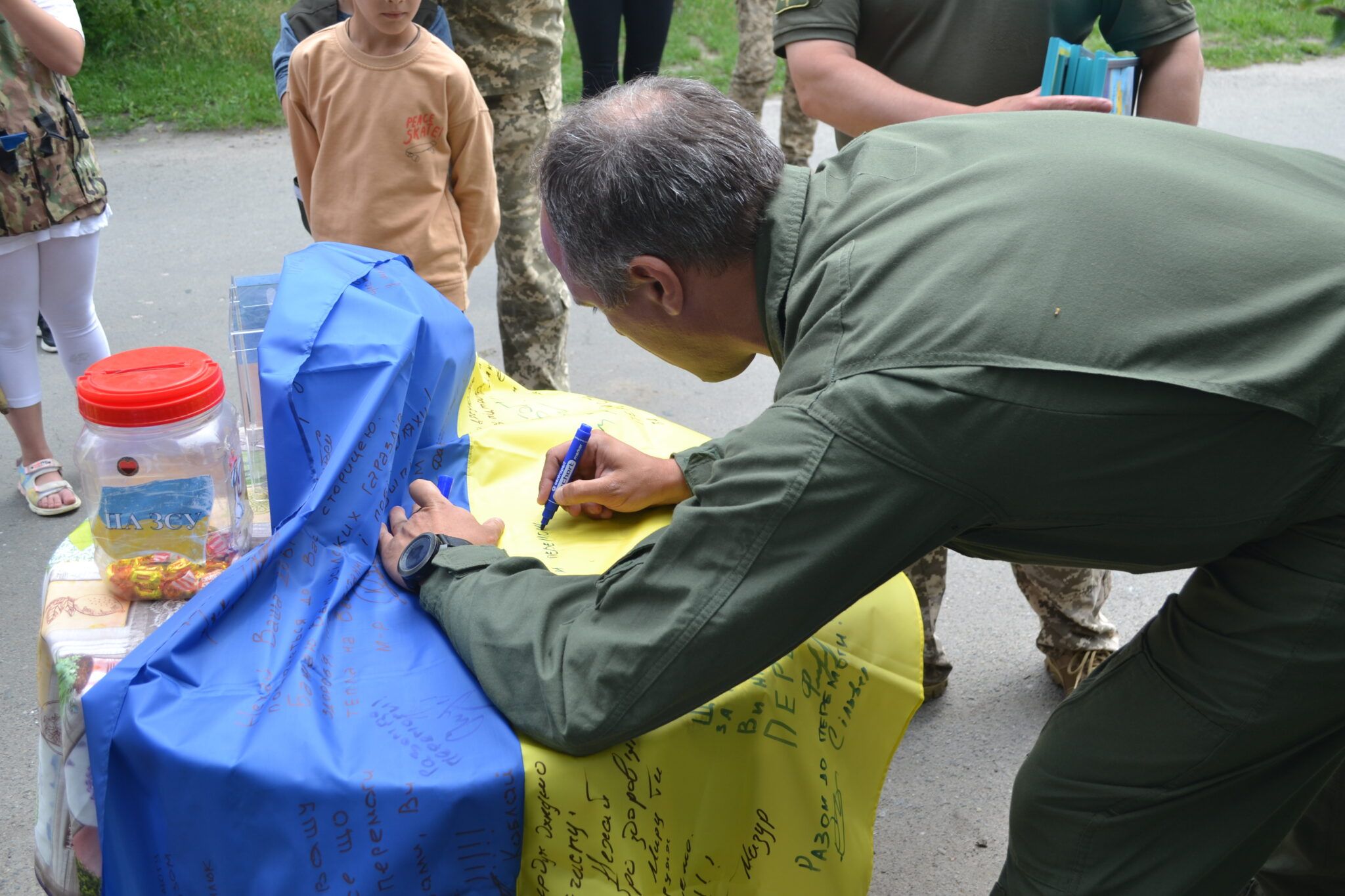 Новини Хмельницького - фото з Гралися в блокпост — догралися до волонтерів. Історія сімох дітлахів із Старокостянтинова