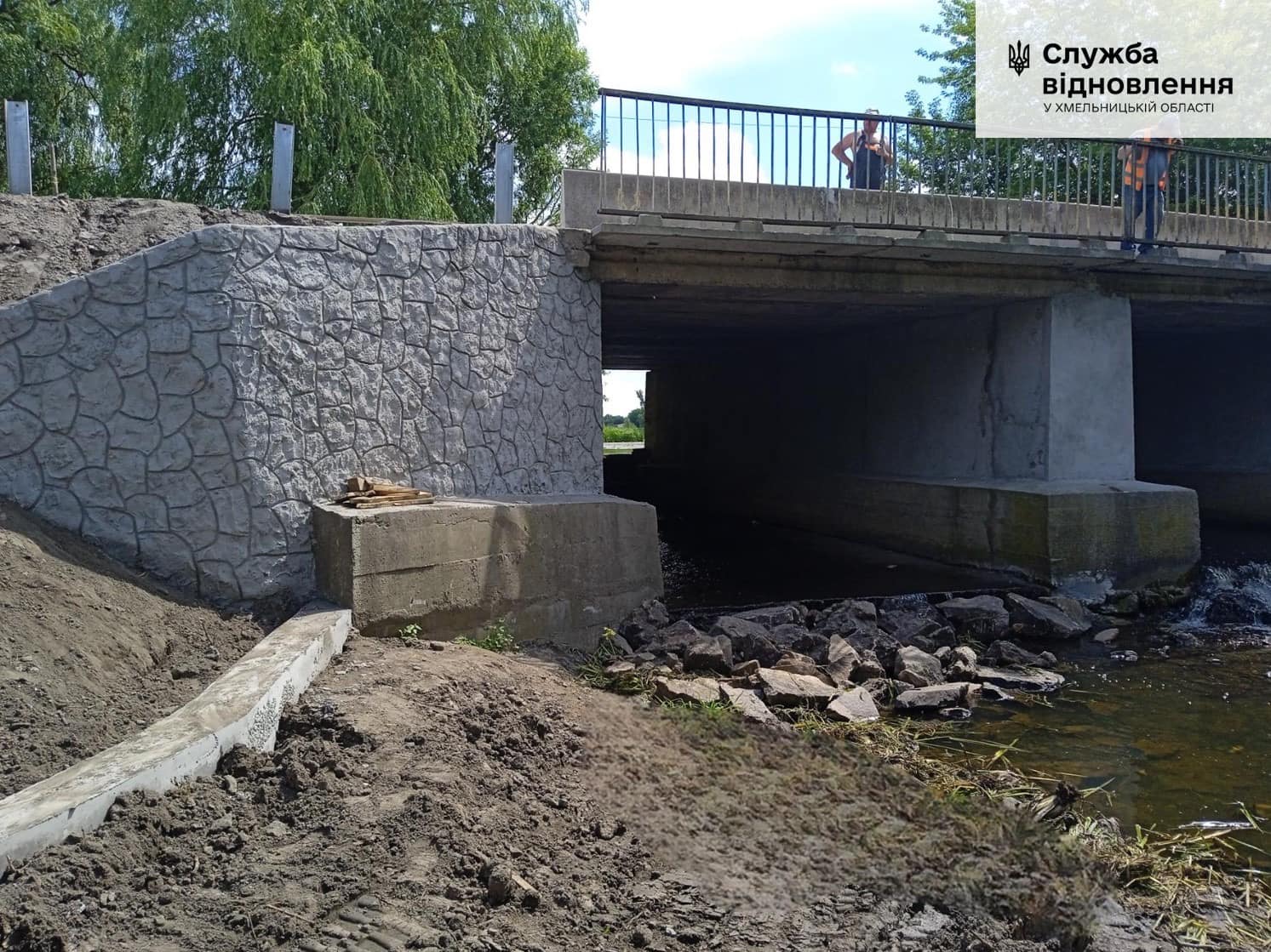 Новини Хмельницького - фото з Дорожники ремонтують 12-ти метровий міст Шепетівському районі