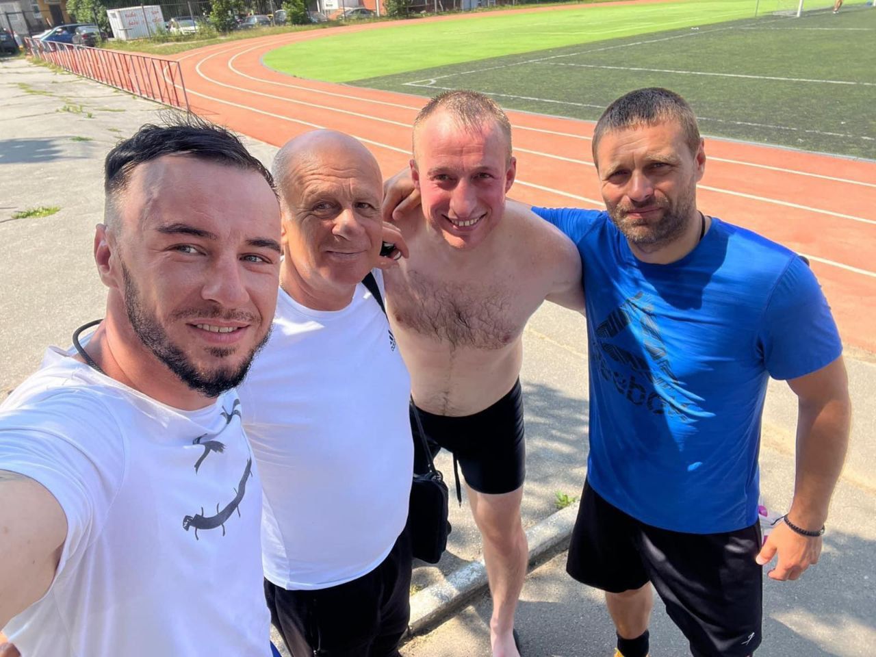 Новини Вінниці - фото з «Нива» проти «Світанку». Щорічне дербі ветеранів футболу міста завершилося миром