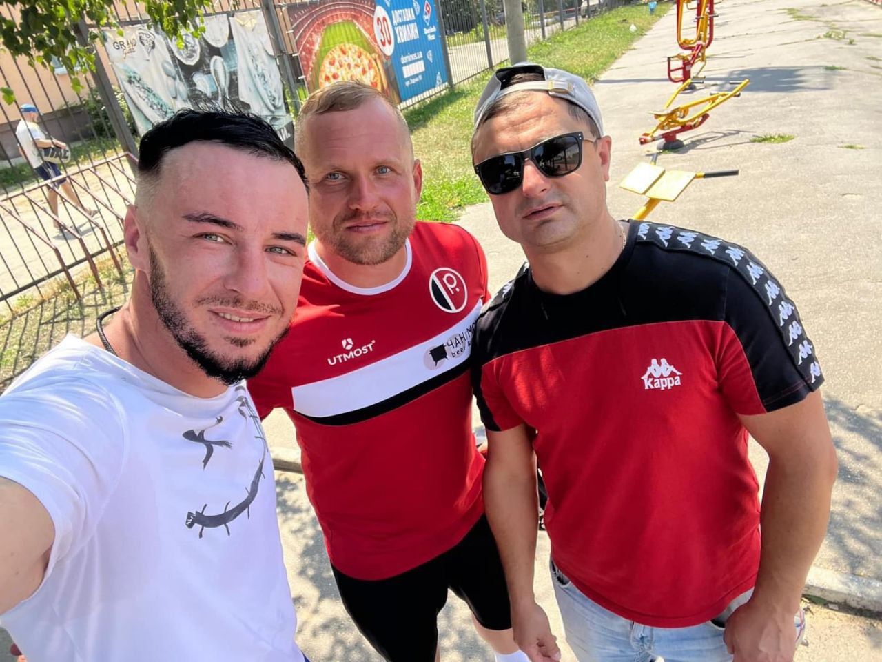 Новини Вінниці - фото з «Нива» проти «Світанку». Щорічне дербі ветеранів футболу міста завершилося миром