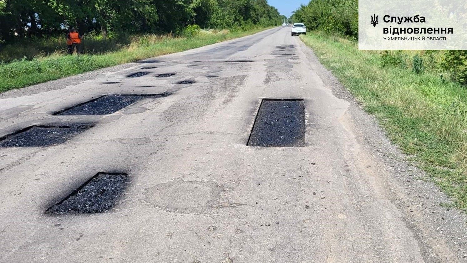 Новини Хмельницького - фото з Дорожники латають ями на двох трасах на півдні області (ФОТО)