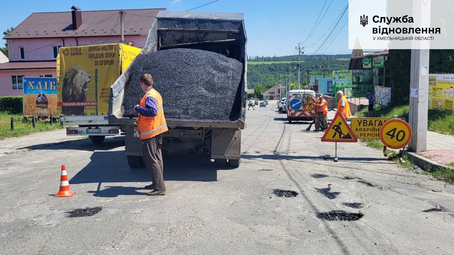 Новини Хмельницького - фото з Дорожники латають ями на двох трасах на півдні області (ФОТО)