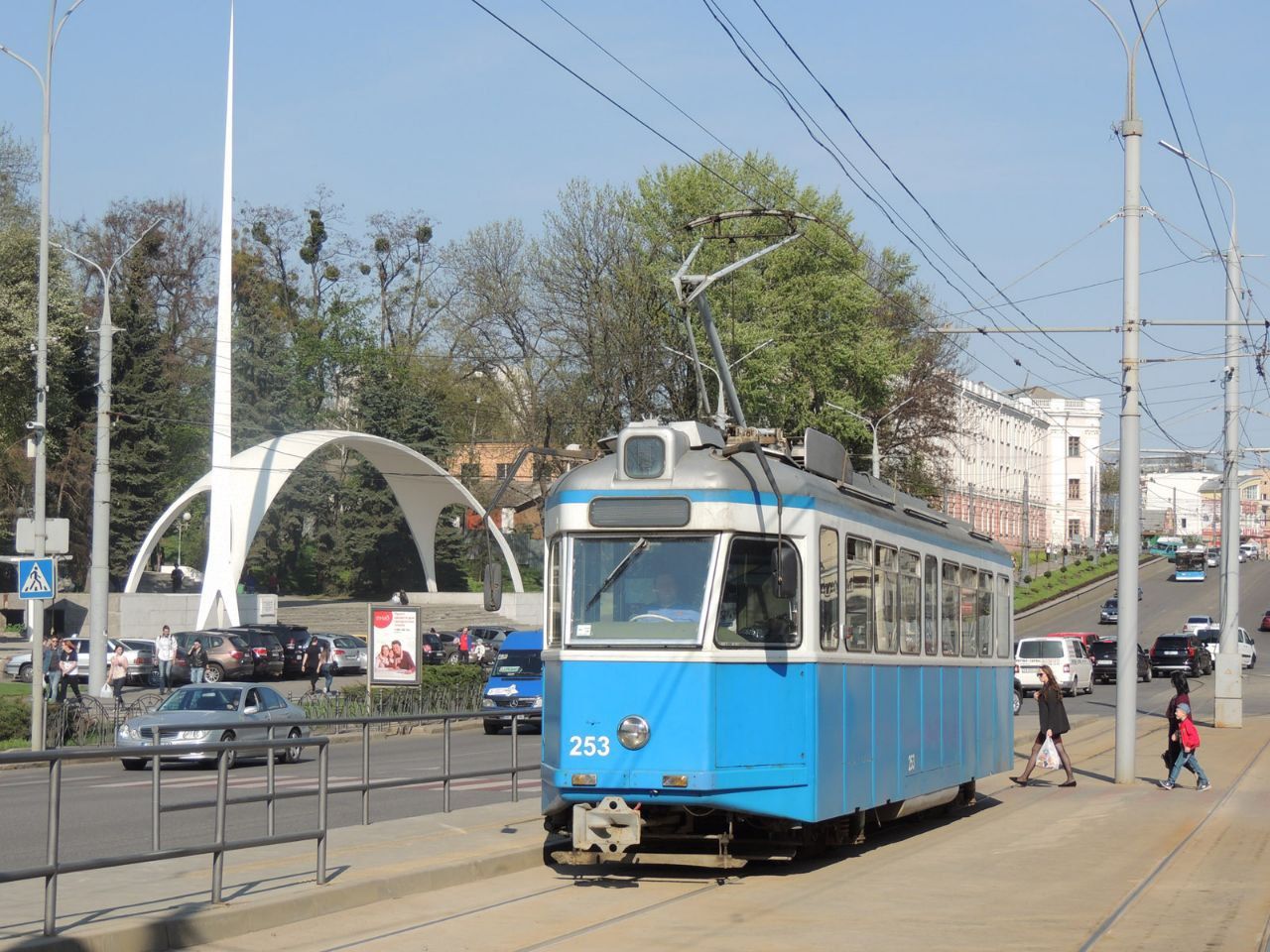 Новини Вінниці - фото з Вінницею курсують «нові» швейцарські трамваї. Чим вони цікаві