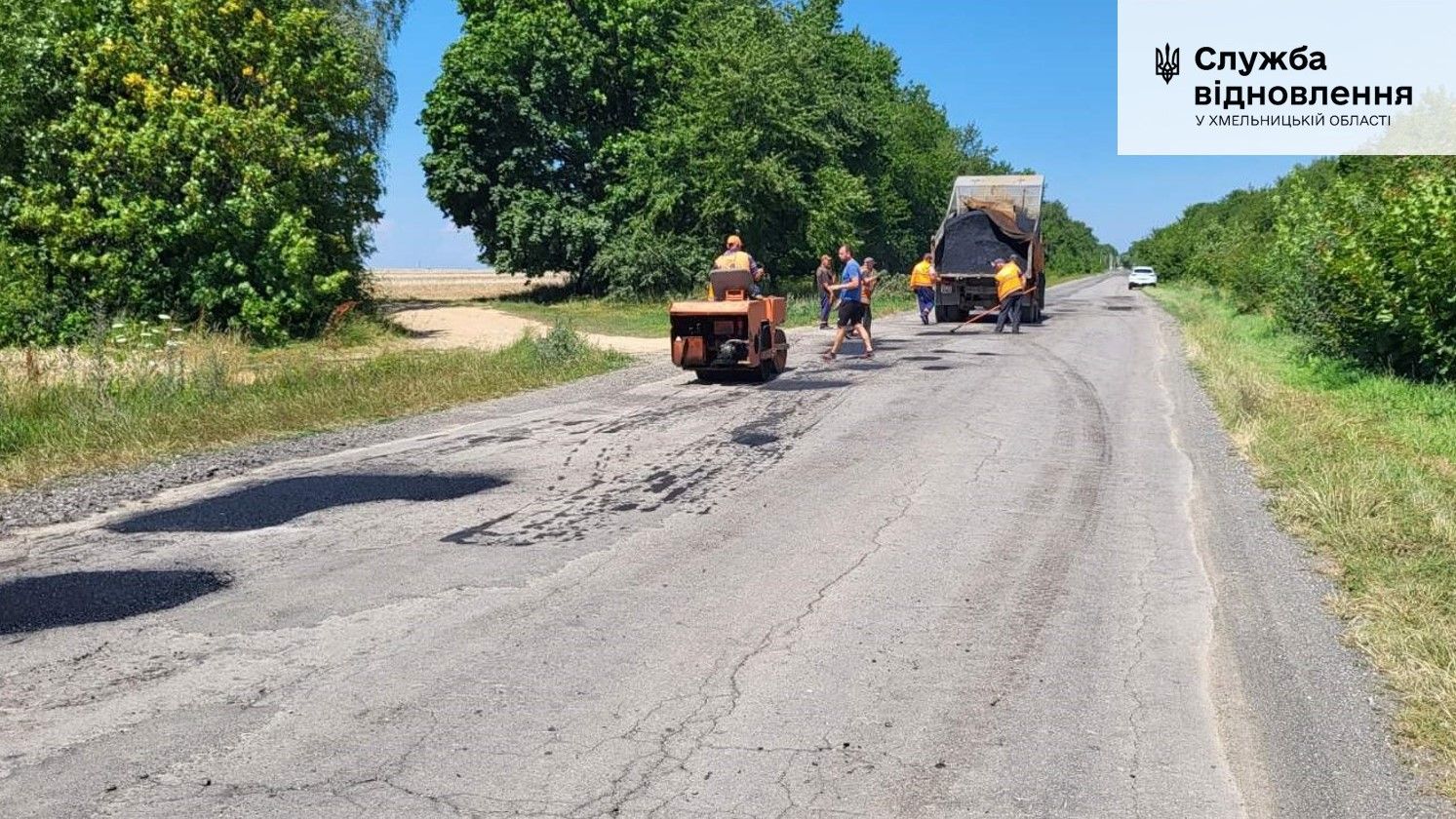 Новини Хмельницького - фото з Дорожники латають ями на двох трасах на півдні області (ФОТО)